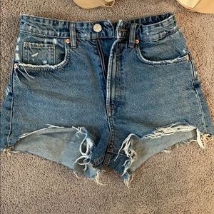 High waisted distressed Zara denim shorts sz us4